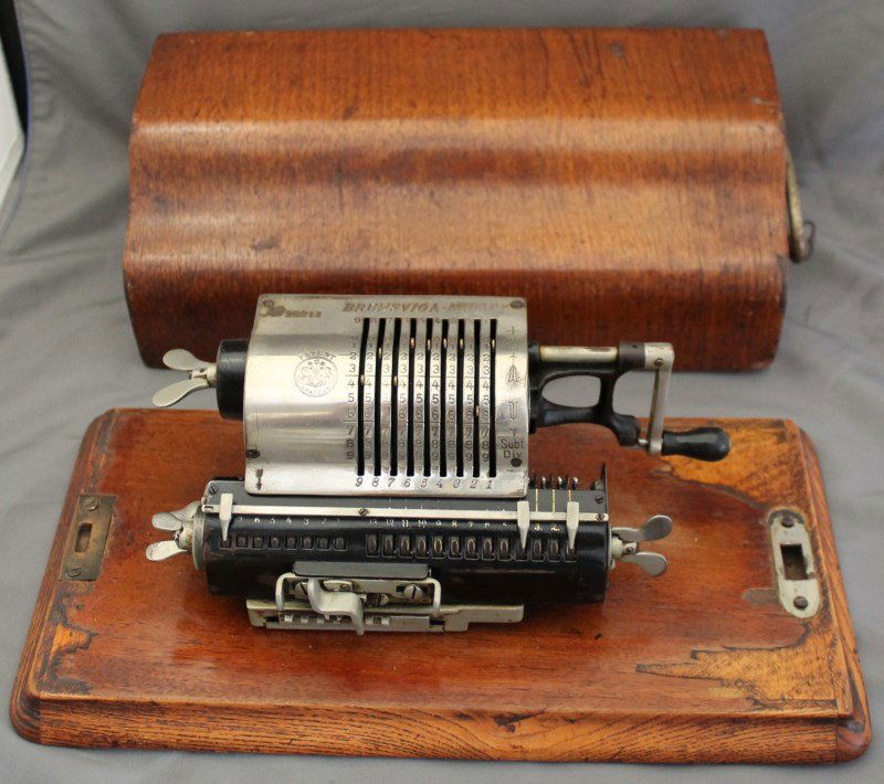 ANTIQUE BRUNSVIGA MIDGET IN ORIGINAL OAK CASE (1 of 10)