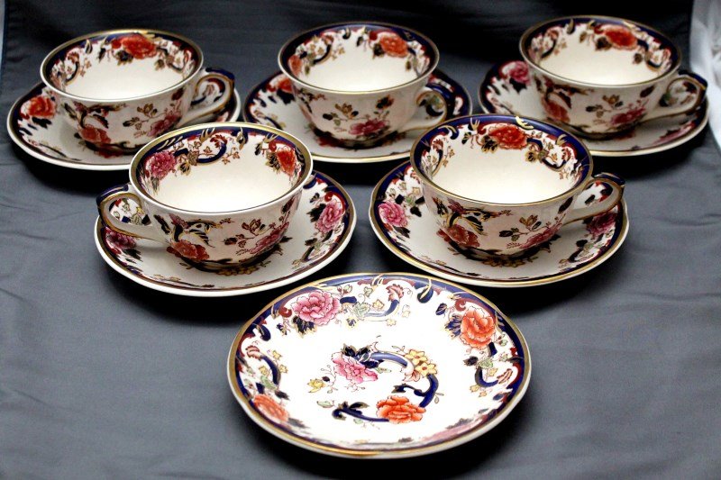 5 MASONS MANDALAY CUPS & SAUCERS: 5 Masons Mandalay Cup & Saucer Sets. The 6 saucers 6x6. & 5 teacups 4x4.75x2. Hand decorated in 22 carat Gold . Good condition. PROVENANCE: A Charleston South Carolina Private Estate. Mason's Ironston