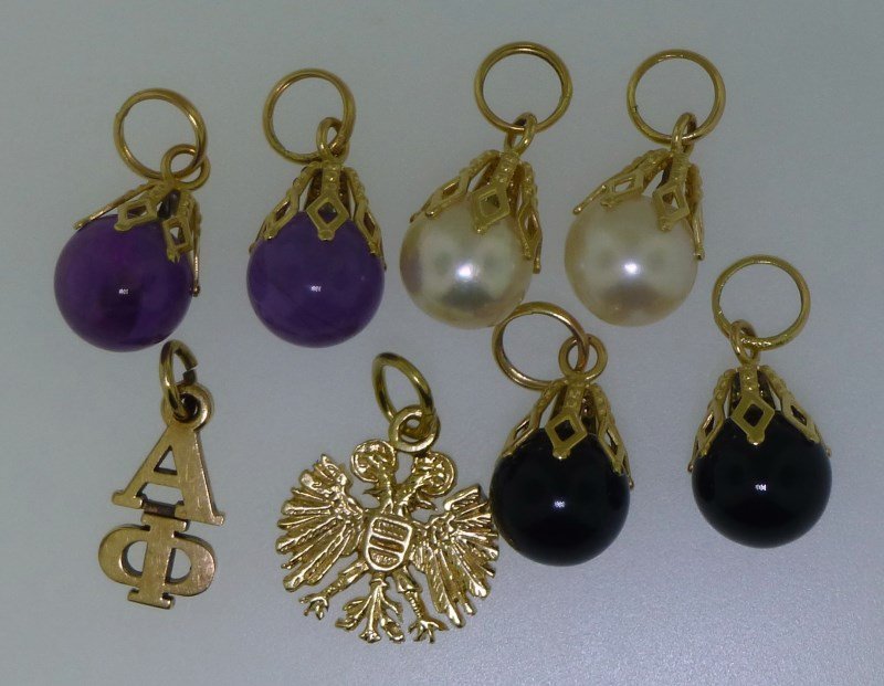 8 pc VINTAGE CHARMS / PENDANTS (1 of 7)