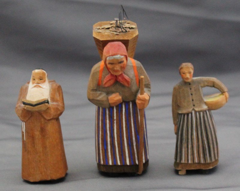 3 PC HAND CARVED GERMAN FOLK ART FIGURINES (1 of 5)