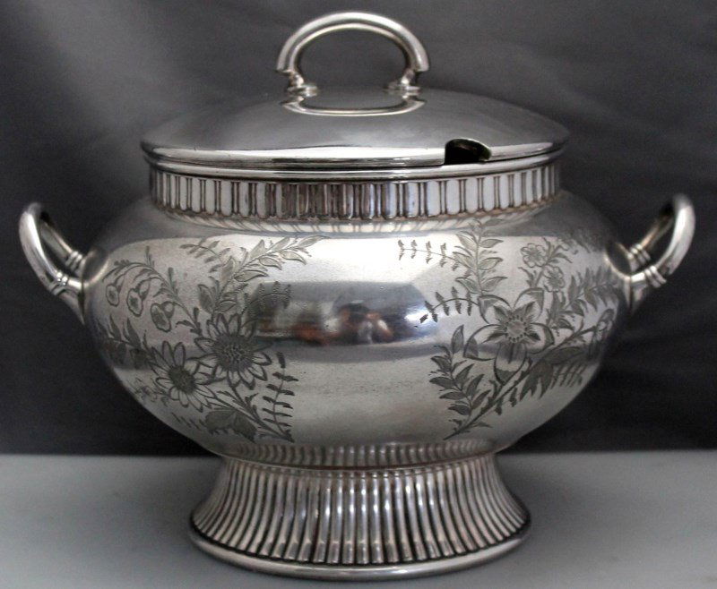 WILCOX AESTHETIC REVIVAL SILVER PLATE SOUP TUREEN (1 of 10)