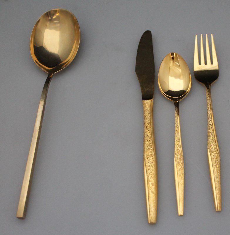 19 pc JH CARLYLE GOLDEN BOUQUET FLATWARE (1 of 8)