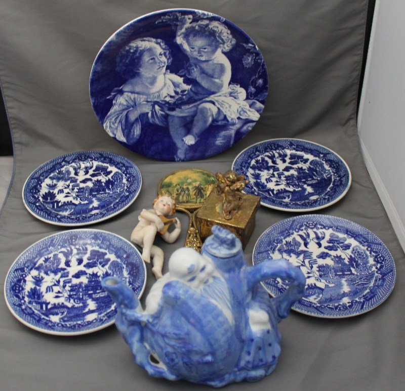 9 PC LOT BLUE WILLOW - TEAPOT - MIRROR + MORE (1 of 7)