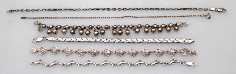6 STERLING SILVER ESTATE VINTAGE BRACELETS: Estate Vintage Sterling 4 Bracelets 2 Anklets. Filigree heart bracelet, dolphin bracelet, tiny bells bracelet, woven mesh bracelet. 1 Tope anklet, 1 open link anklet. All marked 925. Sterling weight i