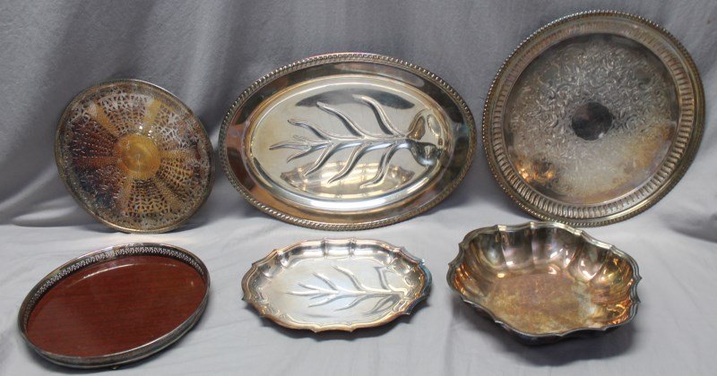 6 VTG SILVERPLATE TRAYS & BOWLS: In time for Holiday Season Entertaining, here is a group of 6 Vintage Silverplate Trays and Bowls. Just a quick polish and your holiday table will look impressive. Includes a meat platter. Largest pie
