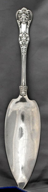 LARGE STERLING FISH SERVER KINGS PATTERN (1 of 6)