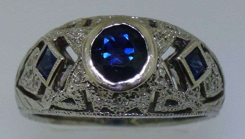 14KT SAPPHIRE & DIAMOND RING (6.80 GRAMS) (1 of 6)