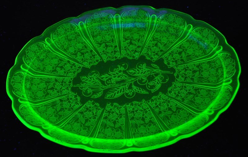 VASELINE CHERRY BLOSSOM LARGE PLATTR (1 of 7)