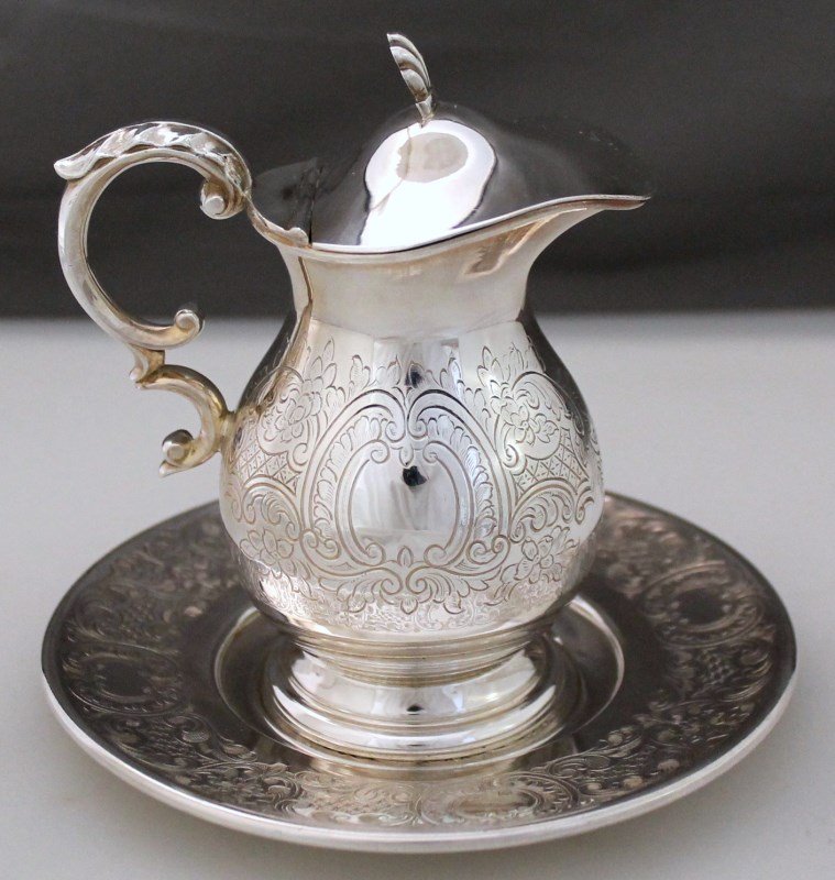 ENGLISH SYRUP JUG AND UNDERPLATE SILVER PLATED (1 of 6)