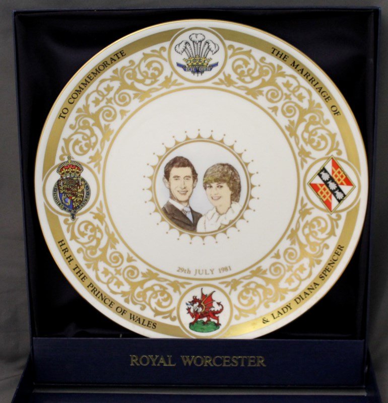 ROYAL WORCESTER CHARLES & DIANA The ROYAL MARRIAGE: Royal Worcester Charles & Diana The Royal Marriage Plate 1981 Limited Edition Bone China. The plate is 502 of a limited edition of only 3000. In the original satin lined presentation box. he front of