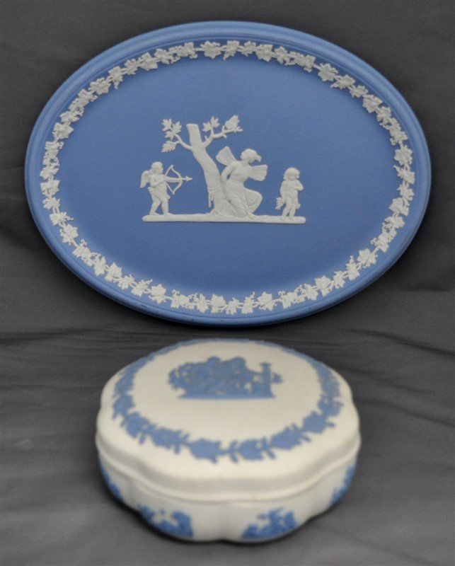 2 pc VINTAGE WEDGWOOD PLAQUE & BOX (1 of 8)