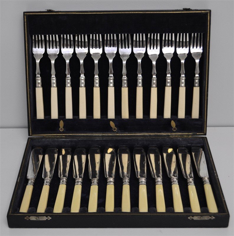 ENGLISH SVC FOR 12 CASED FISH SET (1 of 8)