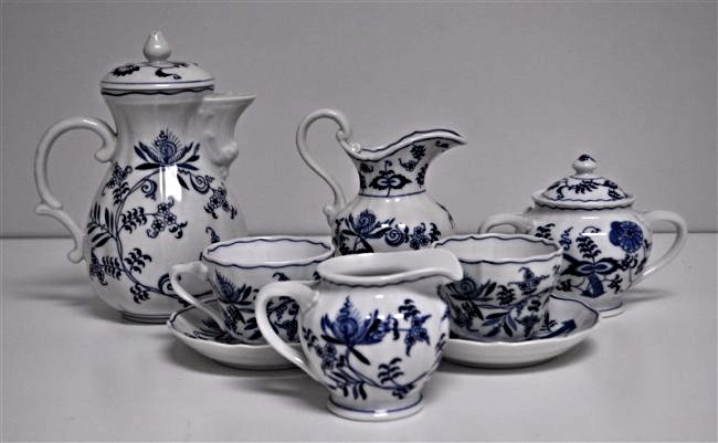 8 pc BLUE DANUBE PORCELAIN COFFEE POT CREAM SUGAR +MORE (1 of 10)