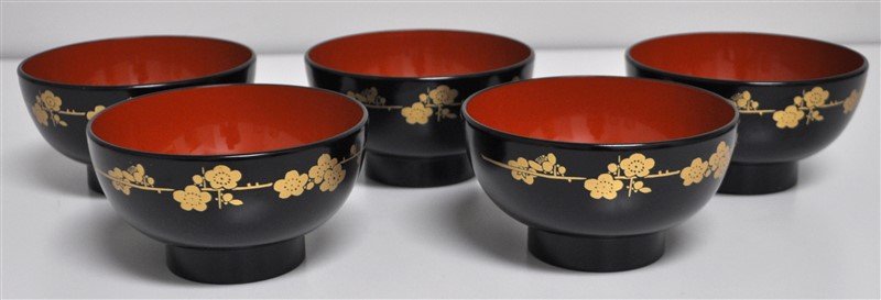 5 JAPANESE LACQUER SUIMONO-WAN BOWLS: Gorgeous set of five exceptional quality Japanese lacquer soup or rice bowls (suimono-wan), 20th century. Eye-catching, Black with Red and stylized gold cherry blossom motif. Each 4.60x4.60x2.50. Wt. 