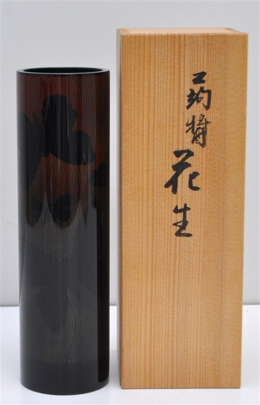 JAPANESE KAGAWA SHIKKI LACQUERWARE VASE (1 of 8)
