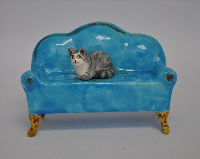 OTIS KIDWELL BURGER CAT ON A COUCH (1 of 7)