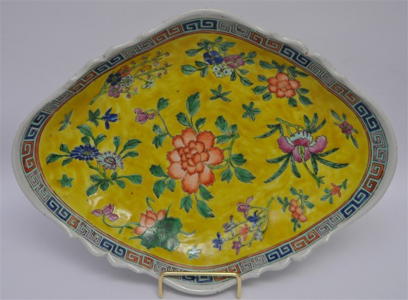 LARGE FAMILLE ROSE 19TH C. FOOTED DISH (1 of 10)
