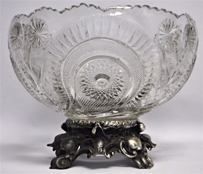 LARGE SLEWED HORSESHOE RADIANT DAISY PUNCH BOWL (1 of 7)