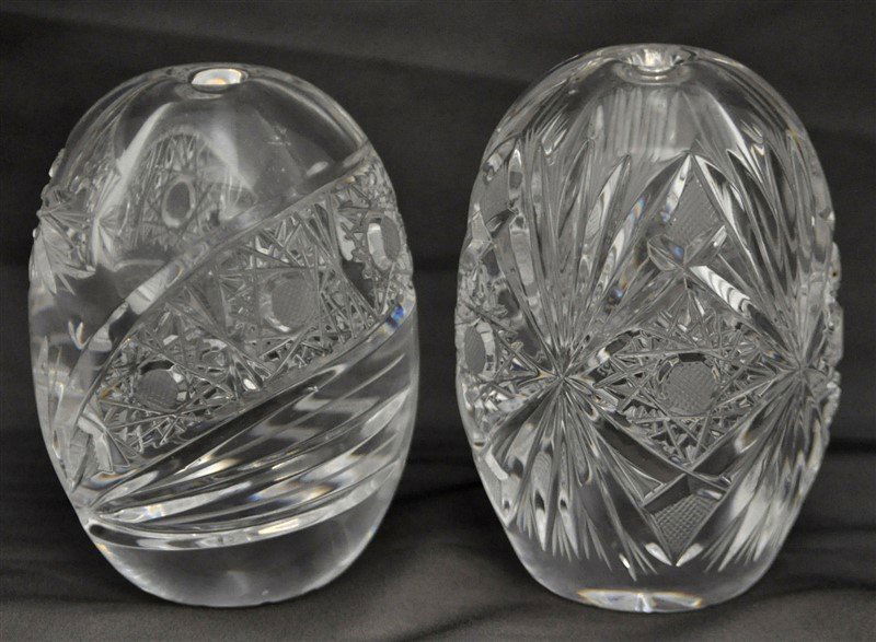2 CUT CRYSTAL EGG PAERWIGHTS / BUD VASES (1 of 6)