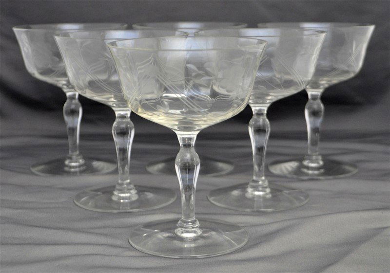 6 OPTIC ETCHED FLORAL CHAMPAGNE GLASSES (1 of 4)