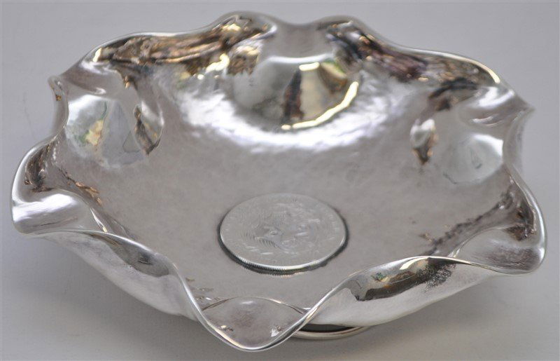 PERUVIAN STERLING SILVER BOWL W 1884 SILVER COIN (1 of 8)