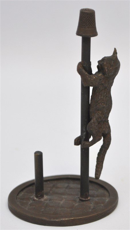 VIENNA BRONZE CAT THIMBLE & THREAD SPOOL HOLDER (1 of 8)