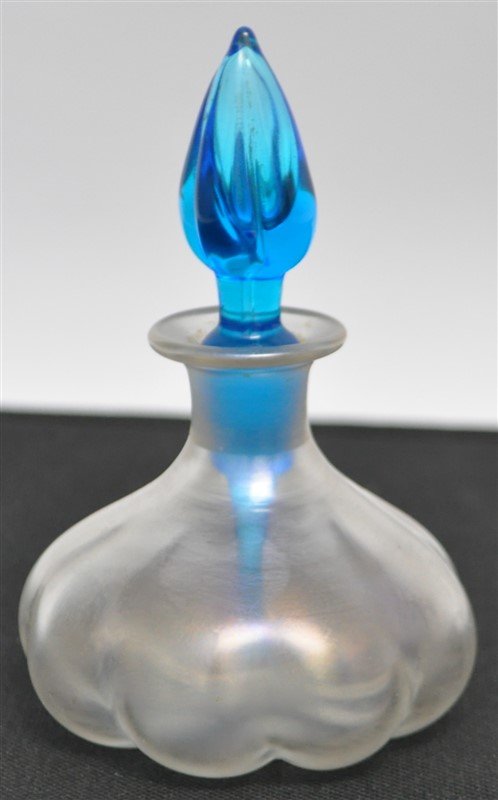 STEUBEN VERRE DE SOIE PERFUME BOTTLE (1 of 4)