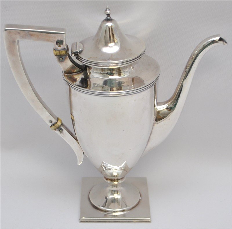 AMERICAN STERLING SILVER 1904 EDWARDIAN COFFEE POT (1 of 8)