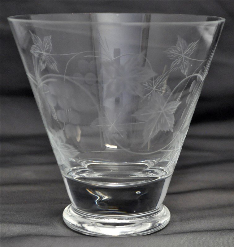 16 VINTAGE ELEGANT ETCHED GLASS TUMBLERS (1 of 8)