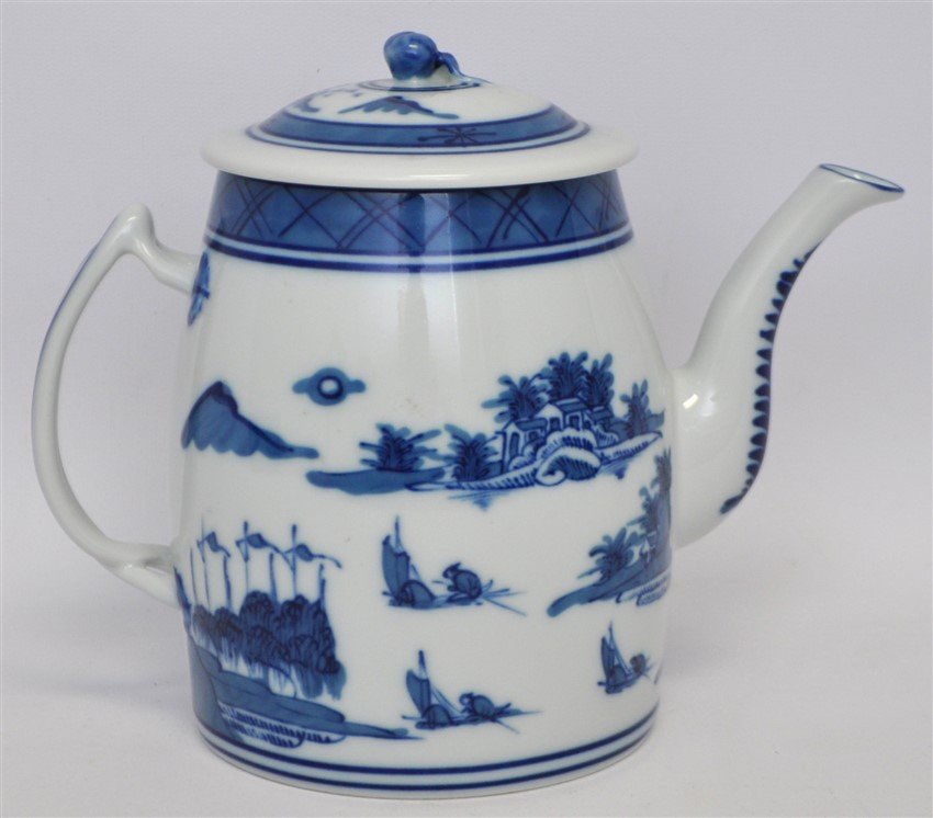 MOTTAHEDAH VISTA ALEGRE BLUE CANTON TEAPOT: Mottahedeh Vista Alegre Blue Canton Tea Pot. Licensed by the Historic Charleston Foundation. In excellent condition. Measures 7x4.50x7" tall and the weight is 1 pd 9 oz.. PROVENANCE: The Private Estat