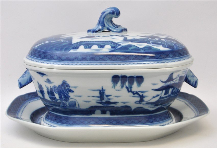 LARGE MOTTAHEDEH BLUE CANTON TUREEN & UNDERPLATE: Large Mottahedeh Blue Canton Octagonal Tureen and Underplate. Licensed by the Historic Charleston Foundation. This large tureen is very hard to find. Dimensions: 12" x 10.5" x 9.5"H Platter: 15" x 13.
