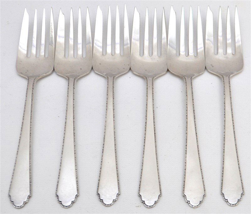 6 LUNT STERLING WILLIAM & MARY SALAD FORKS (1 of 7)