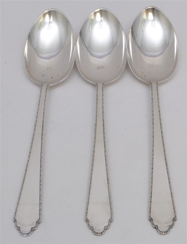 3 LUNT STERLING WILLIAM & MARY SERVING SPOONS (1 of 7)