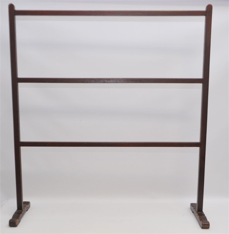 PRIMITIVE NEW ENGLAND PAINTED QUILT / LINEN RACK (1 of 8)