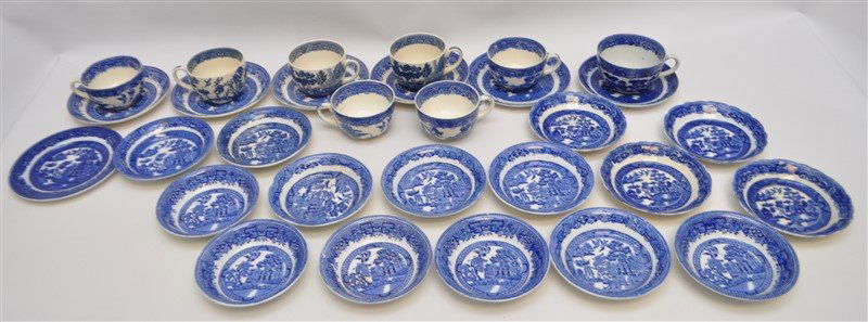 29 Pc ENGLISH OLD WILLOW TEACUPS - BOWLS (1 of 10)