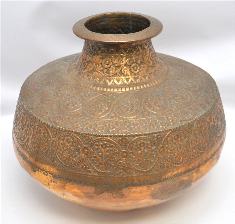 LARGE PERSIAN GHALAM-ZANI COPPER POT (1 of 8)