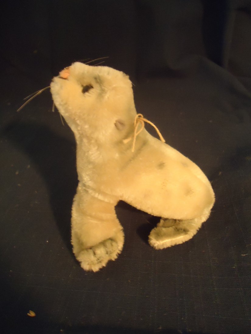Steiff Seal: no tag, 4 3/4" tall, mint and hard to find form.