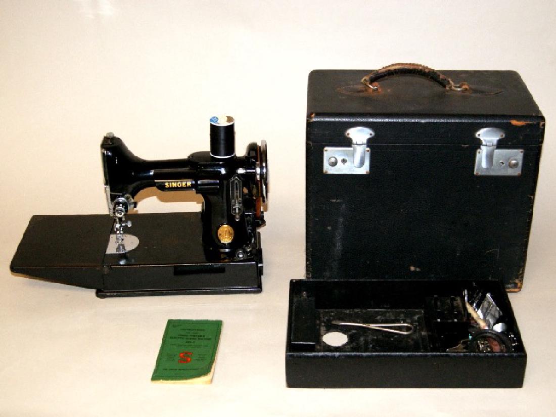 Singer Featherweight Portable Sewing Machine (1 of 2)