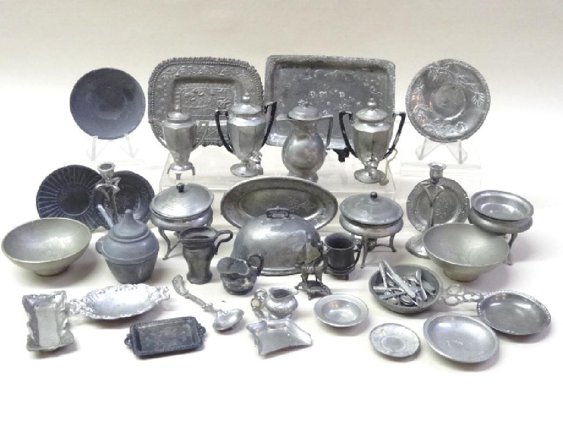 Dollhouse Pewter Accessories (1 of 3)