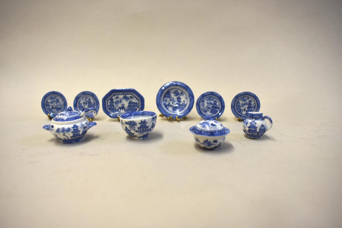 Debbie McKnight Blue Willow Miniature China (1 of 2)