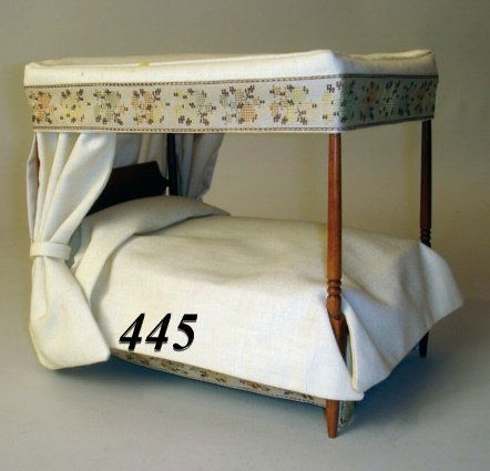 Pencil Post Bed Hank Miller: Hank Miller, Pencil Post Bed w/Bed Dressing, 6 1/2 x 4 1/2 x 6 3/4"