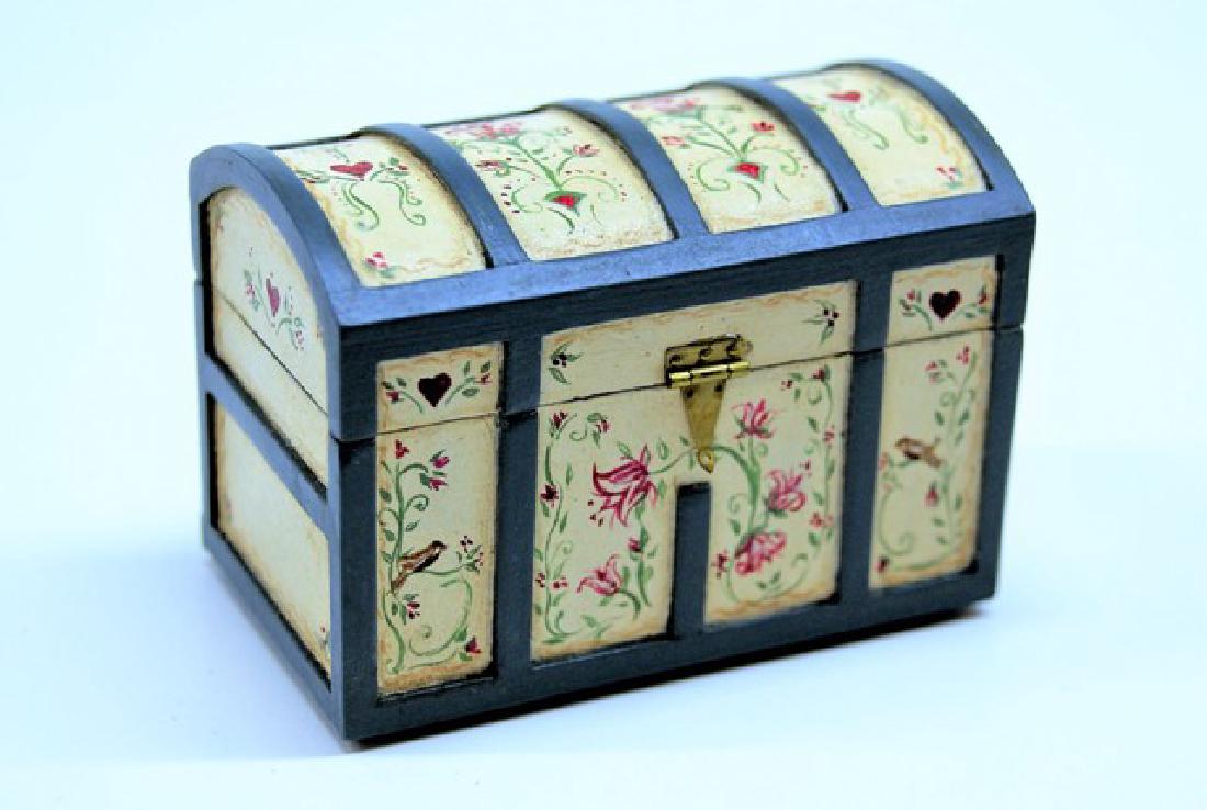 Taylor & Tyler Dollhouse  Decorated Travel Trunk (1 of 3)