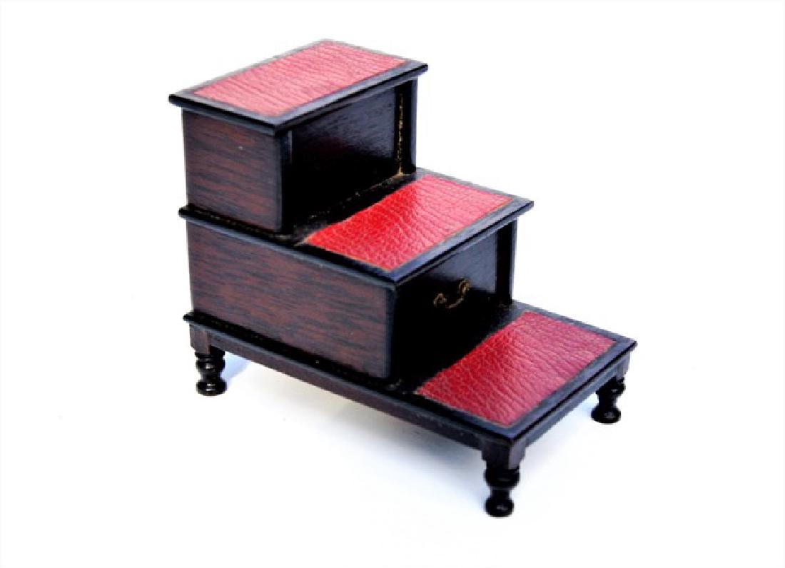 Eric Pearson Sheraton Bed steps Dollhouse Miniatures (1 of 1)