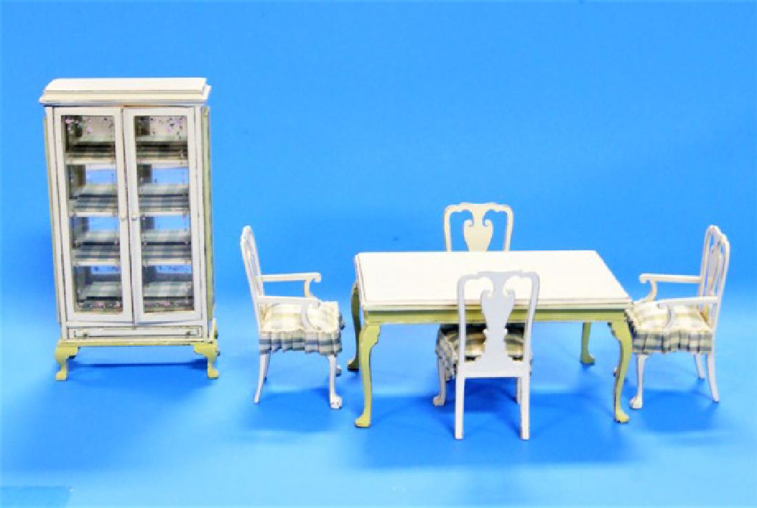 Maritza Moran Dining Room Set for Dollhouse (1 of 3)