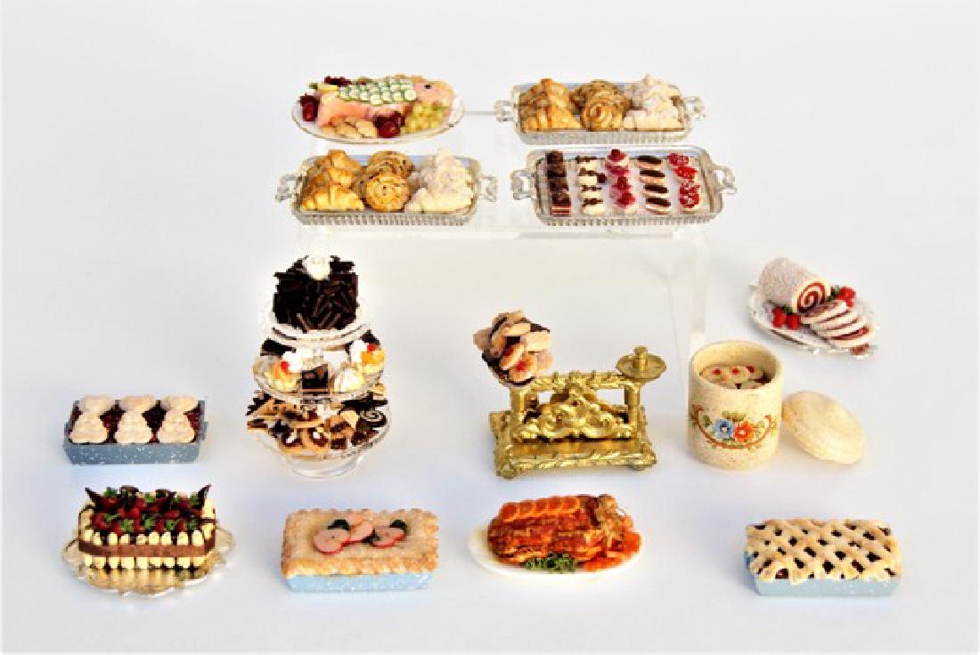 Kitchen Captive Miniature Foods (1 of 2)