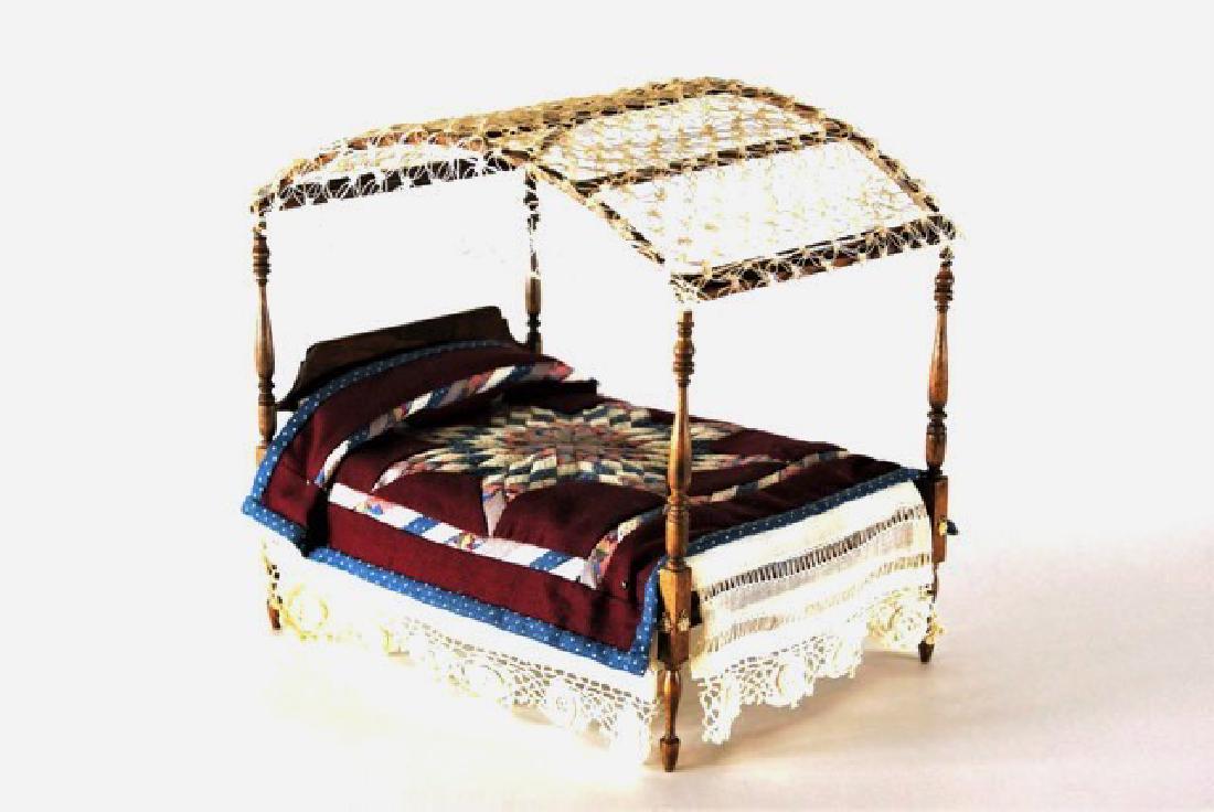 Roger Gutheil Bed with Quilt Dollhouse Miniature (1 of 1)
