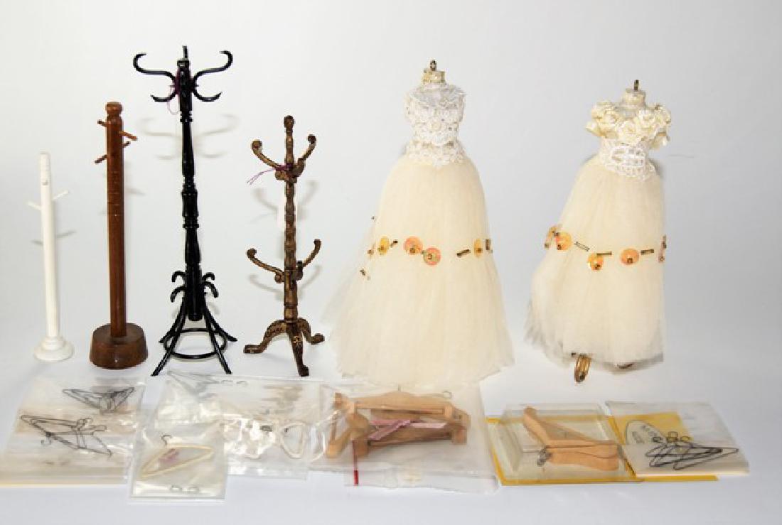 Dollhouse Coats Racks, Dress Forms & Hangers Miniatures (1 of 1)