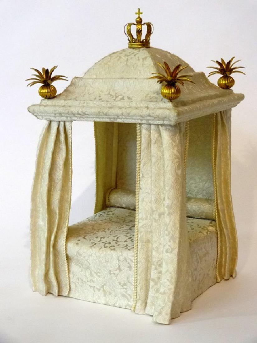 Dollhouse Donald Martin Throne Bed Miniature (1 of 3)