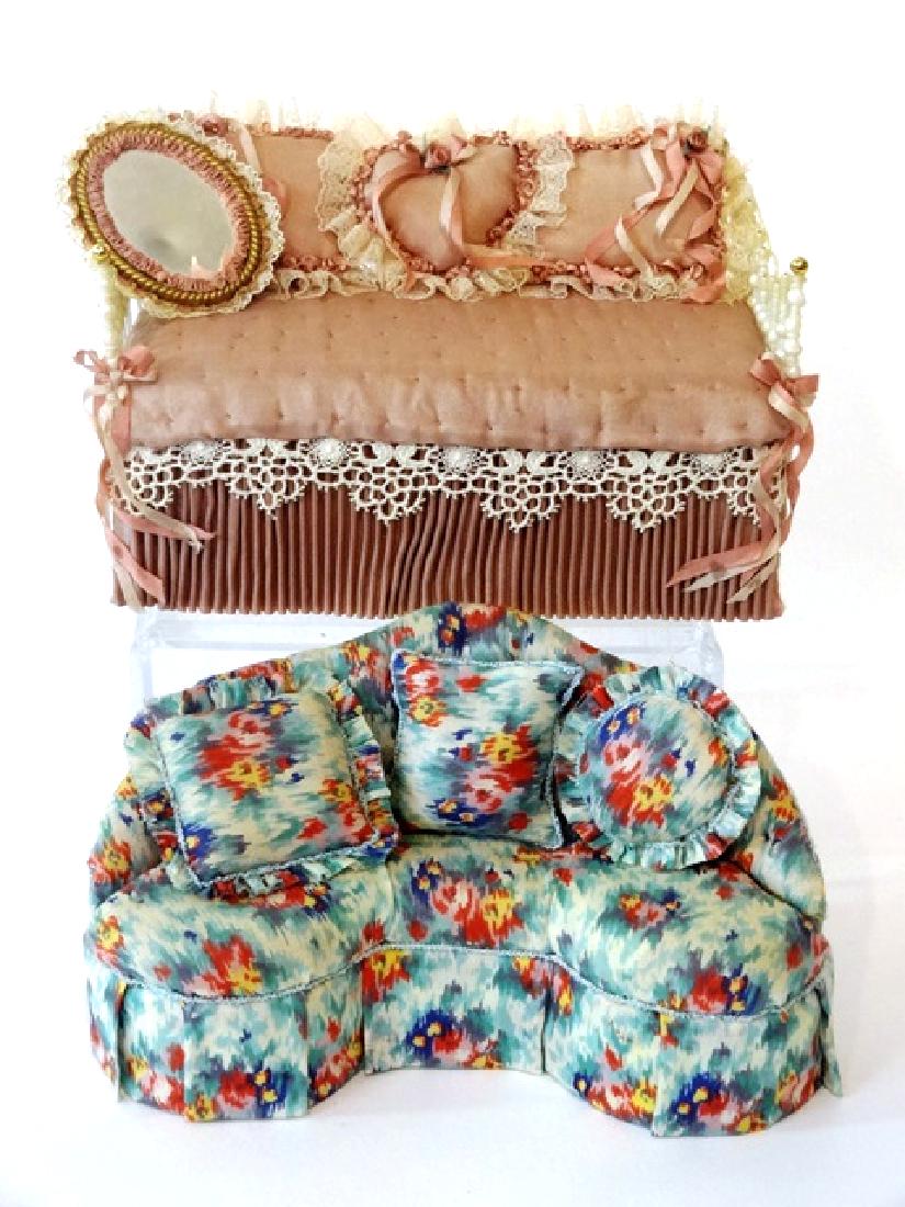 Dollhouse Sawhill & Warling Sofas Miniatures (1 of 1)