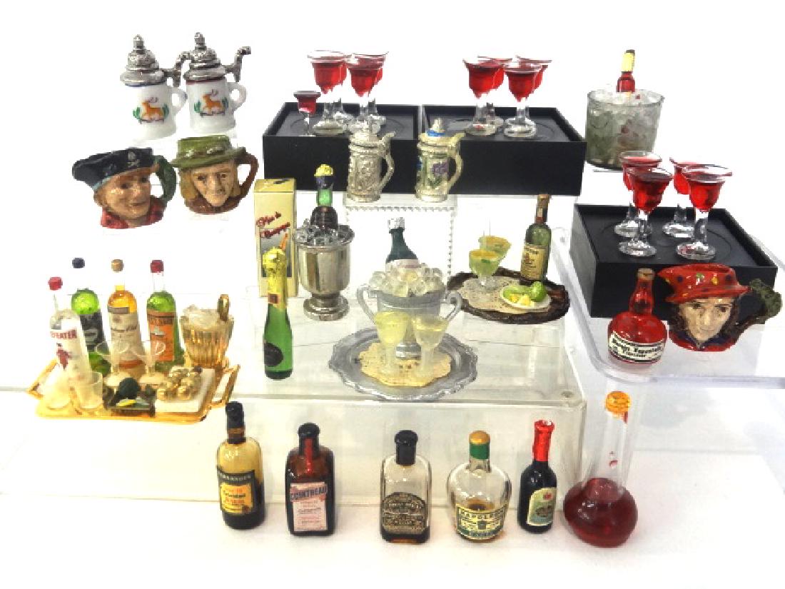 Dollhouse Barware & Drinks Accessories Miniatures: Brooke Tucker brass tray with bottles, wine cooler, glasses and accessories in original box 1.75"W, twelve Mary Kay Gentile glasses filled with red wine .75"H, also group of wine and whiskey bottles, 